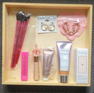 LADY Bundle of Makeup & Beauty Jeffree Star, The Creme Shop & More